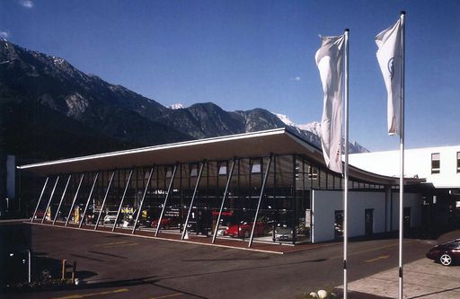 Autohaus Vowa Innsbruck Westfassade - Karl Heinz